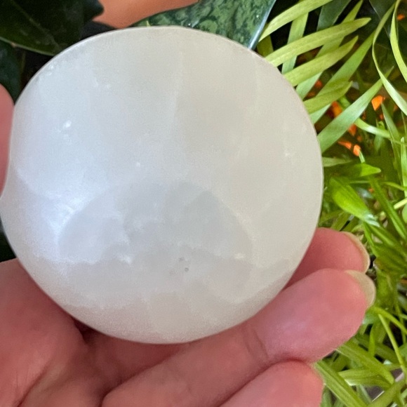 Genuine selenite hand carved bowl - 2 3/4” - Picture 8 of 13